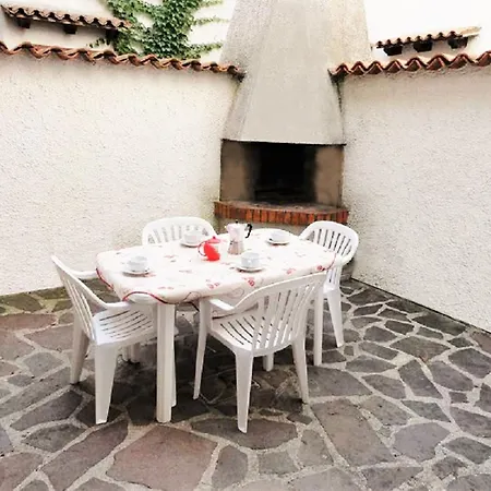 In A With Garden Bibione